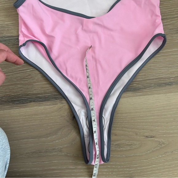 👙Deep V cheeky one piece swimsuit 👙 - Picture 8 of 10